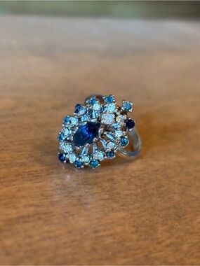 18kt HGE Elegant Blue Crystal Cluster Cocktail Ring - Sparkling Blue